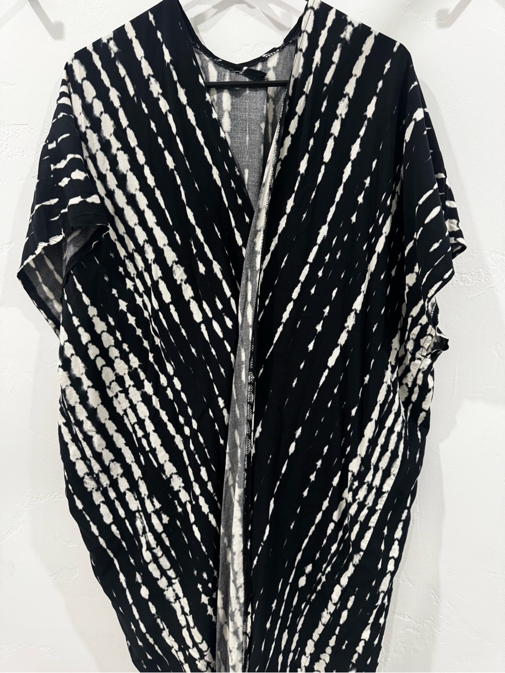SO Black and White Tie-Dye Draped Open Kimono - Picture 4 of 4